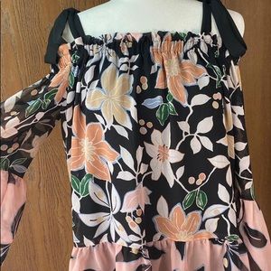 Gently used Loft flowery top for spring